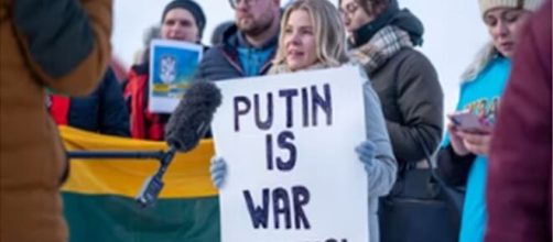 Muchos manifestantes alrededor el mundo han exigido el fin de la guerra entre Rusia y Ucrania (Unsplash)