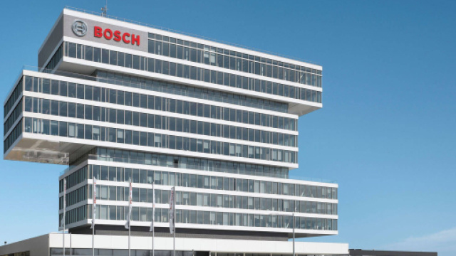 Bosch cerca diplomati per lavoro in fabbrica e laureati in ufficio: cv online