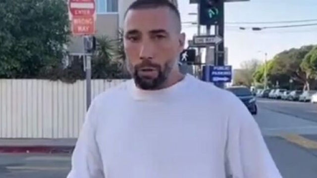 Vittorio Brumotti rapinato a Los Angeles: 'Mi hanno colpito in testa con il calcio di una pistola'.