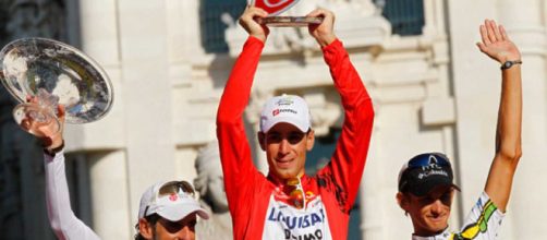 Ciclismo, Vincenzo Nibali vittorioso alla Vuelta España.