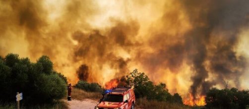 El incendio forestal de Vall d'Ebo, en Alicante, posee tres características que dificultan la extinción de las llamas. (Twitter/@UMEgob)