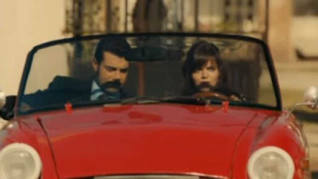 Terra amara, episodi turchi: Demir regala all'Altun un auto, Hunkar non è felice.