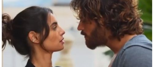 Can Yaman retroscena: la fiction Sandokan sparita dai palinsesti Rai e torna su Canale 5.