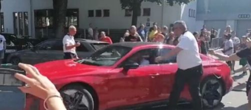 Lewandowski de retour à Munich, les supporters le reçoivent avec des 'Hala Madrid' (capture YouTube)