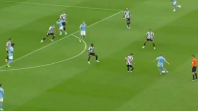 La passe décisive 'chirurgicale' de Kevin De Bruyne régale les fans (capture YouTube)