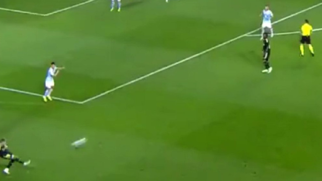 Real Madrid : Le coup-franc 'affreux' de Valverde devient la risée du web (capture YouTube)