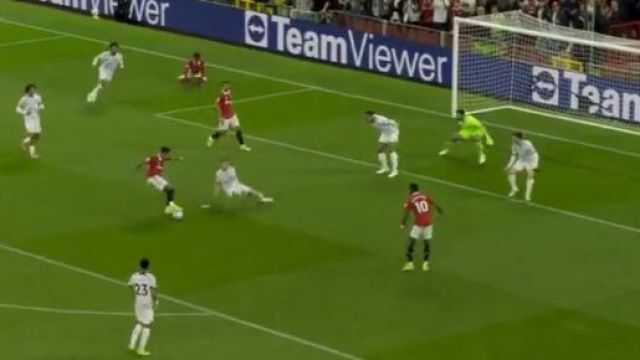 Le numéro de Jadon Sancho pour feinter Milner affole Twitter (capture YouTube)