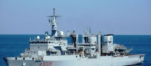 Napoli: una nave militare greca viene tenuta in quarantena nel porto