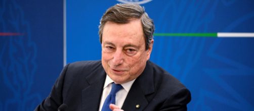 Stipendi, aumenti da luglio 2022 bonus escluso: docenti 27 euro, pulizie 15€, operai 22€.