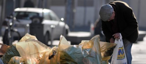 Istat e Eurostat, rischio povertà in Italia in aumento: 20,1% nel 2021.