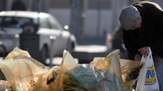 Istat e Eurostat, rischio povertà in Italia in aumento: 20,1% nel 2021.