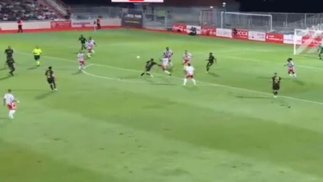 Un journaliste pris &agrave; partie pendant Ajaccio-Lille ce vendredi en Ligue 1. (cr&eacute;dit Twitter))