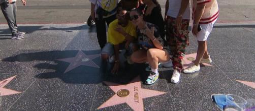 JLC Family saison 6 : Jazz, Laurent Correia et leurs proches découvre leur étoile sur Hollywood Walk of Fame.