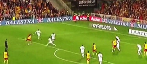 Passements de jambes, frappe enroulée, le but de Seko Fofana régale les fans (capture YouTube)