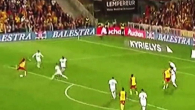 Passements de jambes, frappe enroulée, le but de Seko Fofana régale les fans (capture YouTube)