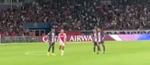 Le moment où Mbappé laisse le penalty à Neymar fuite et fait le buzz (capture YouTube)