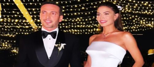 Demet Özdemir e Oguzhan Koc sposi: festeggiamenti in un lussuoso resort di Istanbul.