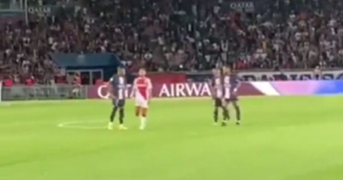 Le Moment Où Mbappé Laisse Le Penalty à Neymar Fuite Et Fait Le Buzz ...