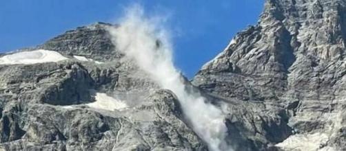 Cervino: evacuati 13 alpinisti, un ammasso roccioso si è staccato dalla Testa del Leone.