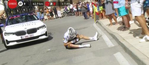 Ciclismo, Julian Alaphilippe caduto e ritirato alla Vuelta Espana