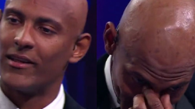 S&eacute;bastien Haller malade et en pleurs aux Eredivisie Awards, la vid&eacute;o buzze (capture YouTube)