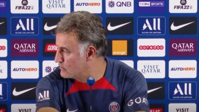 Christophe Galtier agacé en conférence de presse par du bruit. (crédit Twitter PSG)