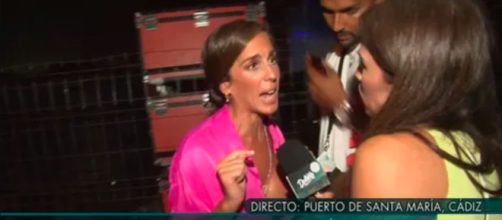 Anabel Pantoja no quiso responder las preguntas de una reportera de 'Deluxe' (Captura de pantalla de Telecinco)
