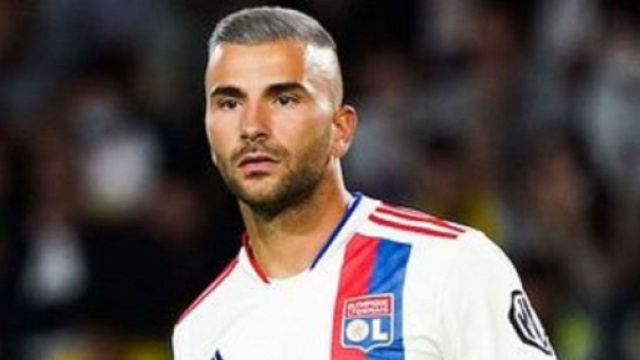 La sortie 'kamikaze' d'Anthony Lopes a affol&eacute;Twitter, les meilleurs tweets (capture YouTube)