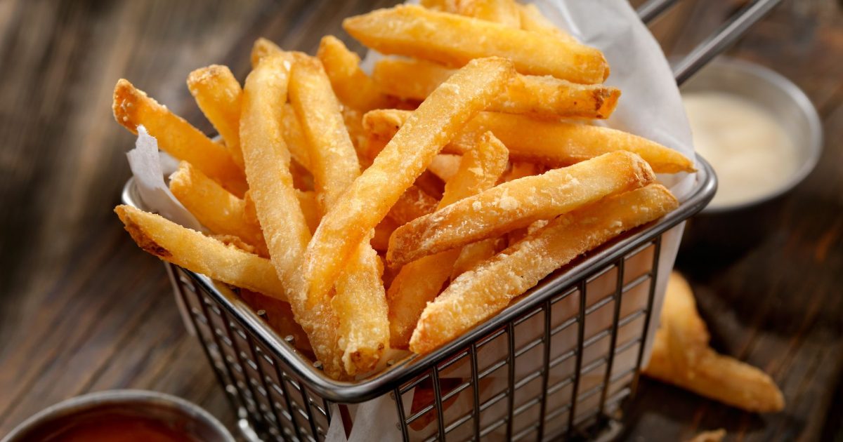 Patatine fritte: la ricetta per averle croccanti e dorate e tre