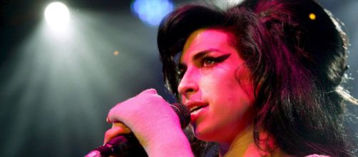 Amy Winehouse oggi avrebbe compiuto 39 anni.