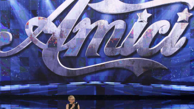 Amici 22: tra i banchi ci sarebbe gi&agrave; una coppia.