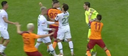 Mauro Icardi démarre par une bagarre avec Galatasaray et fait le buzz (capture YouTube)