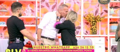 Terelu Campos abrazó a Carlos Lozano tras su despedida de 'Sálvame' (Captura de pantalla de Telecinco)
