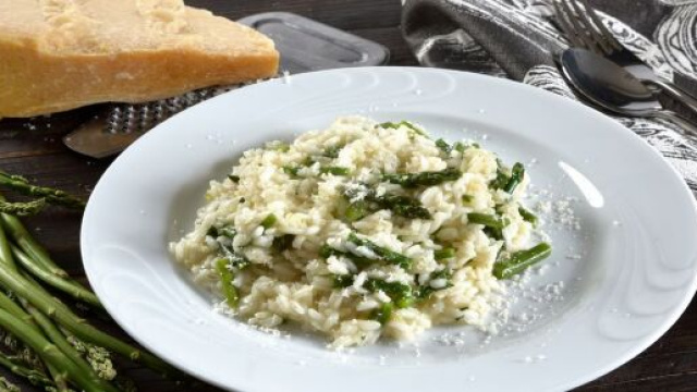 Riso con gamberetti e asparagi.