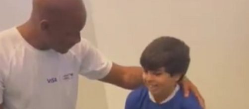 Didier Drogba se fait troller par un enfant, la vidéo buzze (capture YouTube)