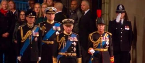 El príncipe Andrés había sido despojado del uso del uniforme militar tras el escándalo de Virginia Giuffre (Captura de pantalla de Sky News)