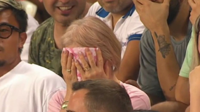 Un carton rouge après 13 secondes devant sa famille médusée, Nakajima fait le buzz (capture YouTube)