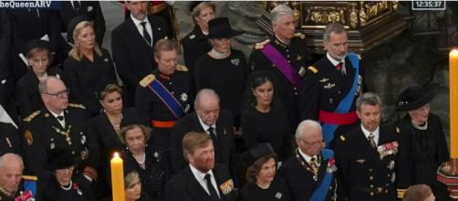 Juan Carlos I y Felipe VI coincidieron en el funeral de Isabel II (Captura de pantalla de La Sexta)