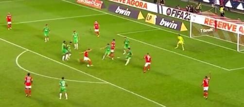 Le 'pétard' de Julian Draxler pour son premier but avec Benfica fait le buzz (capture YouTube)