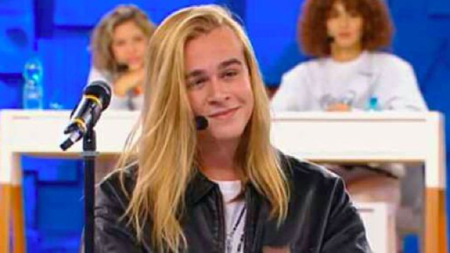 Chi &egrave; Aaron: Amici, et&agrave; e Tik Tok.