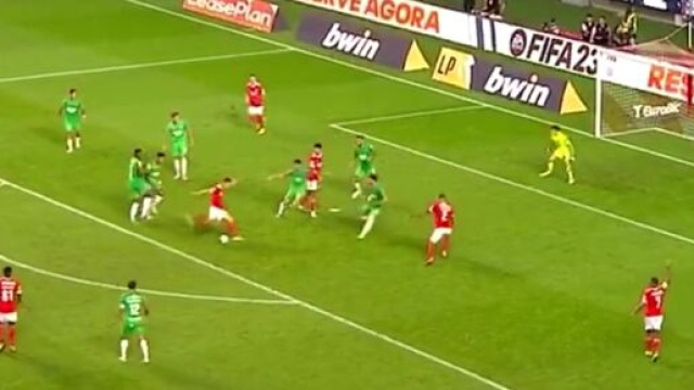 Le 'pétard' de Julian Draxler pour son premier but avec Benfica fait le buzz (capture YouTube)