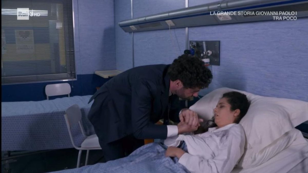 Un posto al sole: Viola è ancora in coma, Niko chiede a Susanna di sposarlo