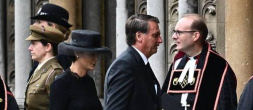 Acompanhada da mulher, Bolsonaro compareceu ao funeral da rainha Elizabeth 2ª (Reprodução/Facebook/Jair Messias Bolsonaro)