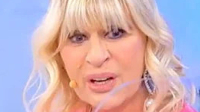 Uomini e donne, l'ex dama Maria sbotta contro Gemma: 'Fanno fuori chi la mette in ombra'.