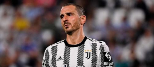 Leonardo Bonucci starebbe vivendo un momento delicato tra un possibile attrito con Allegri e la contestazione della curva bianconera