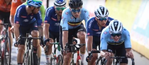 Remco Evenepoel e Wout van Aert impegnati nella scorsa edizione dei Mondiali di ciclismo.