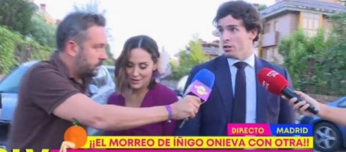 Tamara Falcó e Iñigo fueron abordados por los periodistas tras la emisión del comprometido vídeo de él besando a otra mujer (Mediaset)
