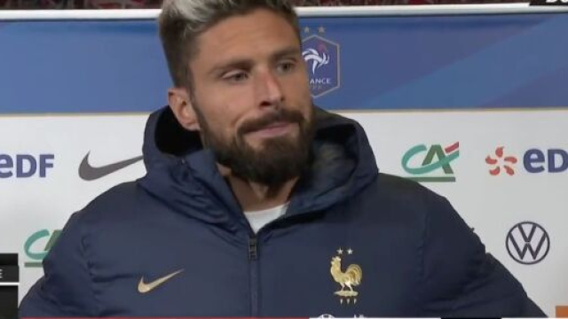 Olivier Giroud frustré par la défaite des Bleus face au Danemark. (crédit Twitter LCL)