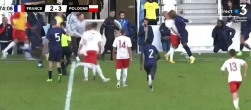 4 cartons rouges, coup de tête et bagarre générale, France - Pologne U18 dégénère (capture YouTube)