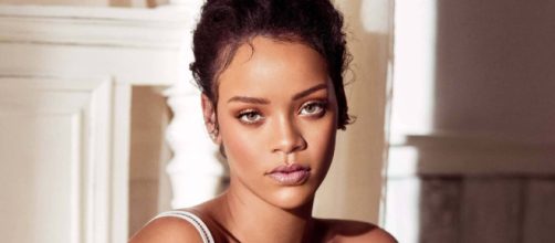 Após seis anos longe dos palcos, Rihanna irá cantar no Super Bowl (Divulgação)